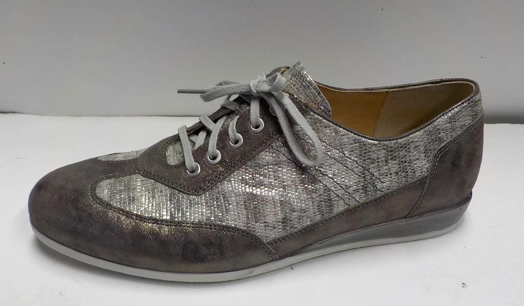 Leuke Durea sneakers maat 40 1/2, Thomas Edisonweg 1, 5151 DH Drunen, Beige, Nieuw, Ophalen of Verzenden