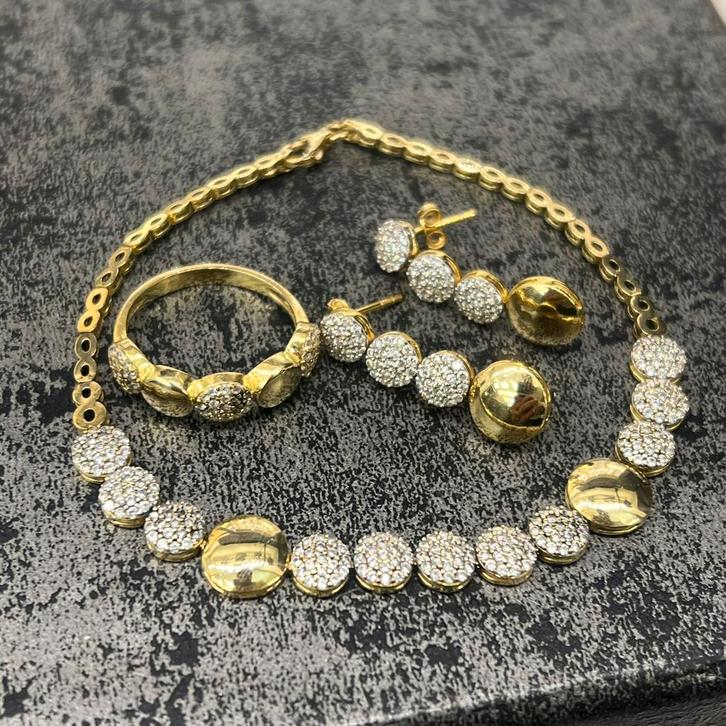 18 karaat gouden set armband oorbellen ringen, Sieraden, Tassen en Uiterlijk, Armbanden, Nieuw, Goud, Ophalen of Verzenden