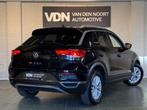 Volkswagen T-ROC 1.0 TSI Style 116pk Navi Carplay Trekhaak S, Gebruikt, Met garantie (alle), 116 pk, Zwart