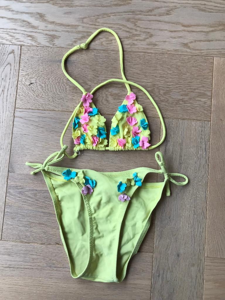 Leuke gele bikini met gekleurde bloemetjes 122/128, Kinderen en Baby's, Kinderkleding | Maat 122, Ophalen of Verzenden, Penti