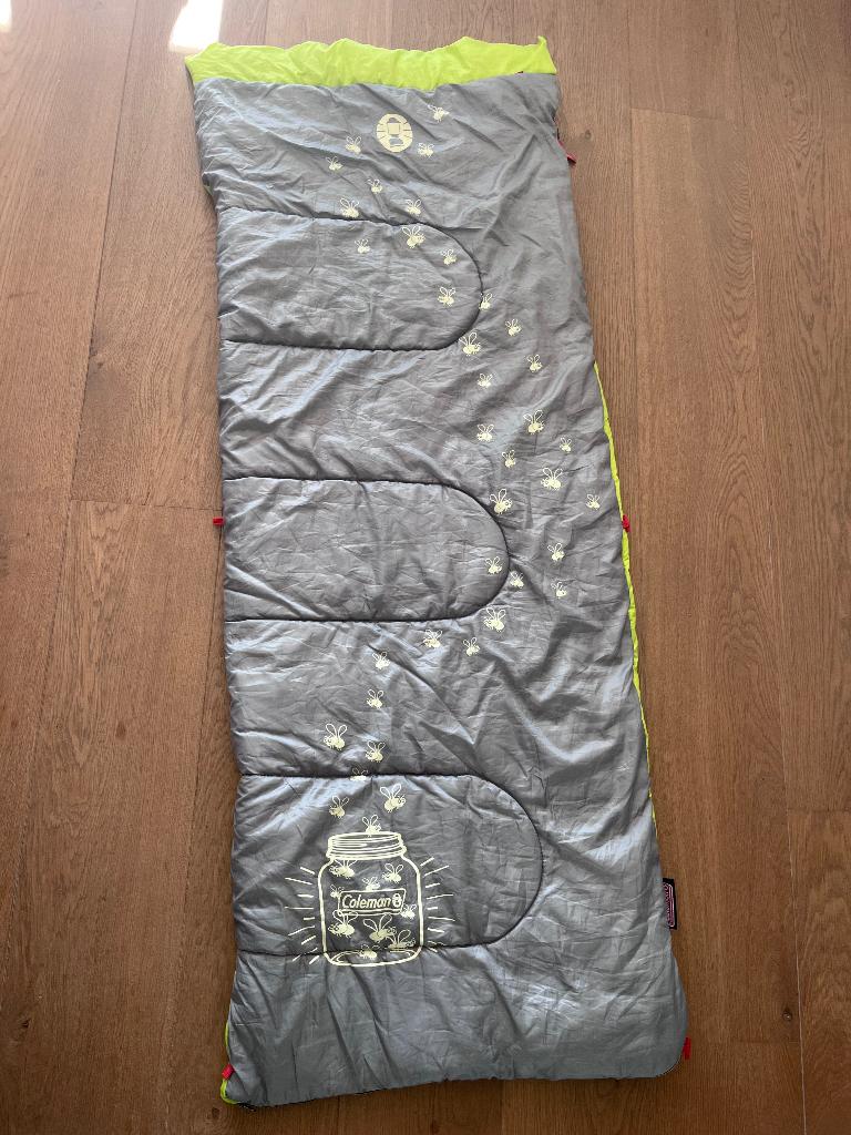 2x Coleman kinderslaapzak ‘glow in the dark’, Caravans en Kamperen, Slaapzakken, Ophalen, Zo goed als nieuw