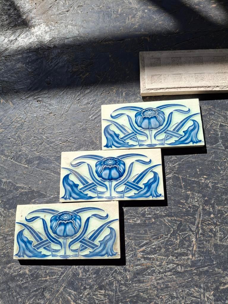 Oud tegeltje met craquelé, blauw en pastelgroen, Antiek en Kunst, Antiek | Wandborden en Tegels, Ophalen of Verzenden