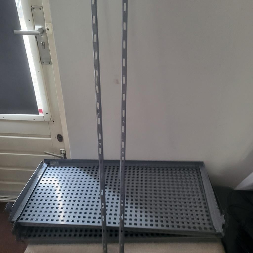 IKEA ophangrail met 5 wandrekken - zo goed als nieuw, Ophalen of Verzenden, Zo goed als nieuw