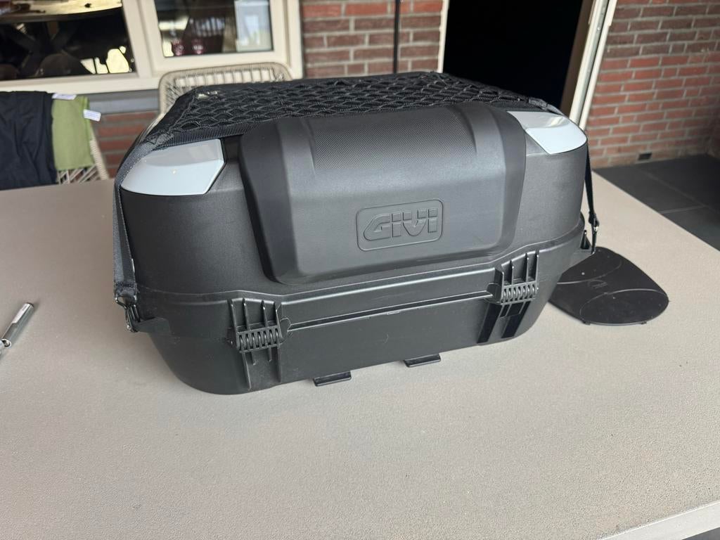 GIVI Topkoffer met bagagenet en montageplaat, Motoren, Ophalen of Verzenden, Zo goed als nieuw