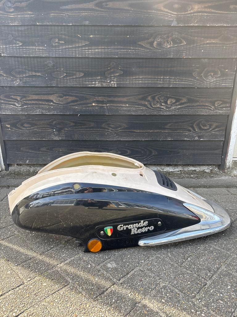 2x Grande Retro scooter achter kap kuip, Fietsen en Brommers, Brommeronderdelen | Scooters, Ophalen, Gebruikt, Kap, Overige merken