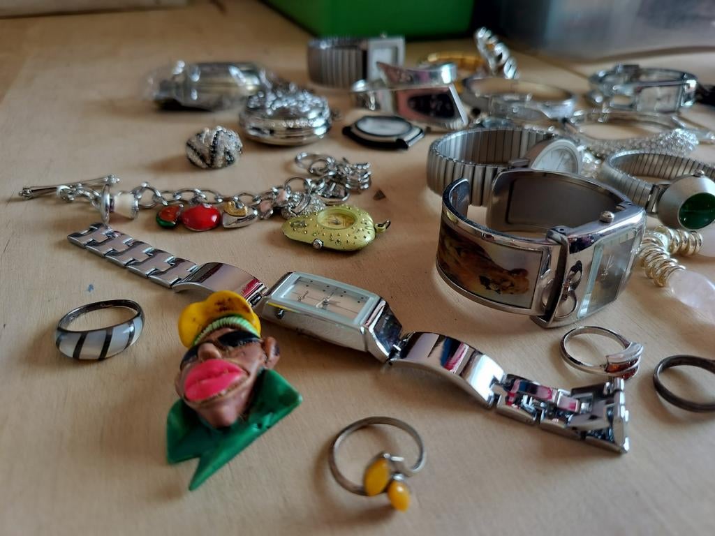 Partij sieraden (nr8), Verzenden