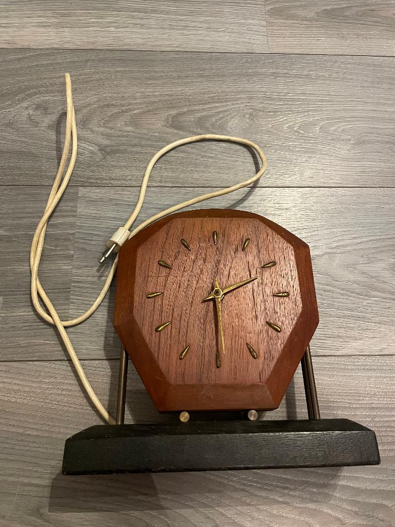 MCM mid Century Modern klok tafelmodel teakhout ebbenhout, Antiek en Kunst, Antiek | Klokken, Ophalen of Verzenden