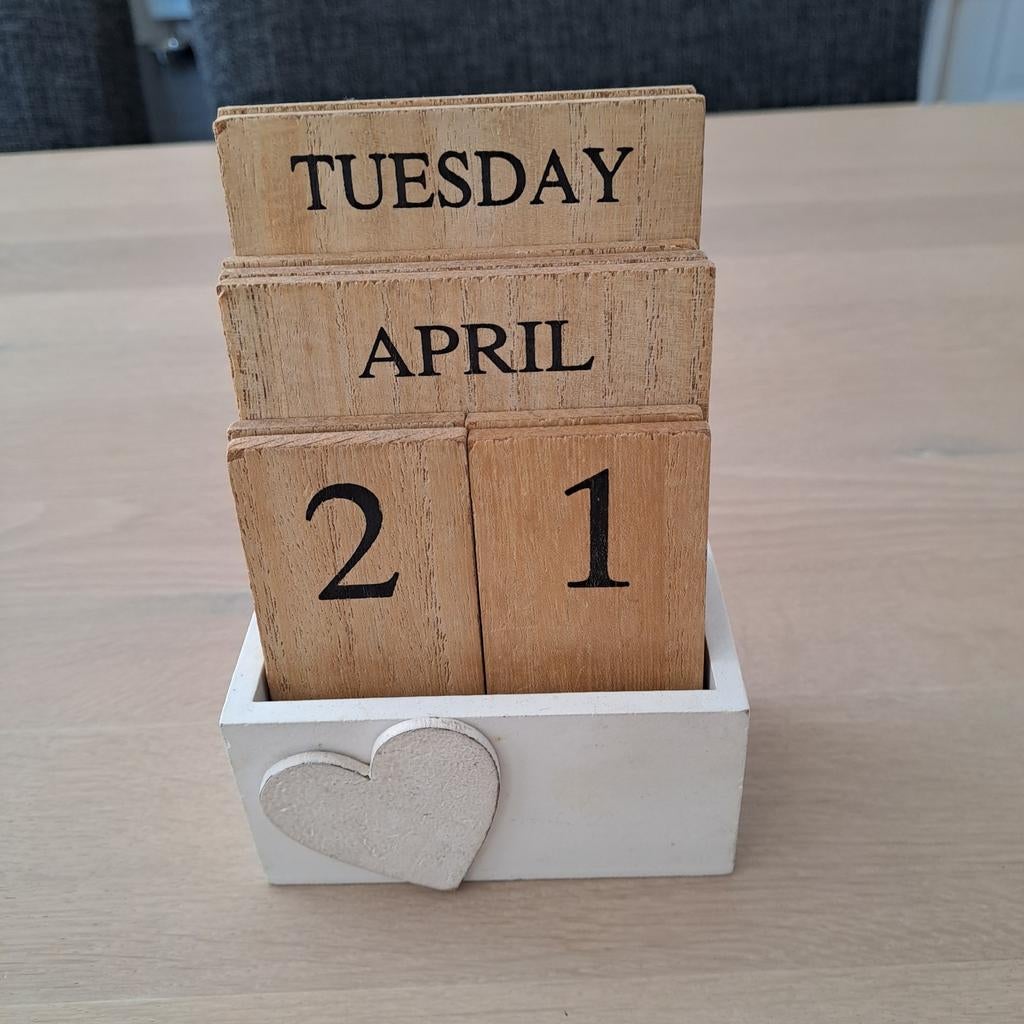 Houten decoratie met datum aanduiding, Ophalen of Verzenden, Dagkalender, Gebruikt