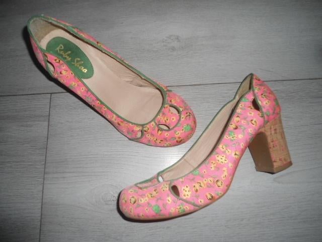 Ruby Shoo; Opvallend leuke pumps; maat 38, Kleding | Dames, Schoenen, Pumps, Ruby Shoo, Ophalen of Verzenden, Zo goed als nieuw