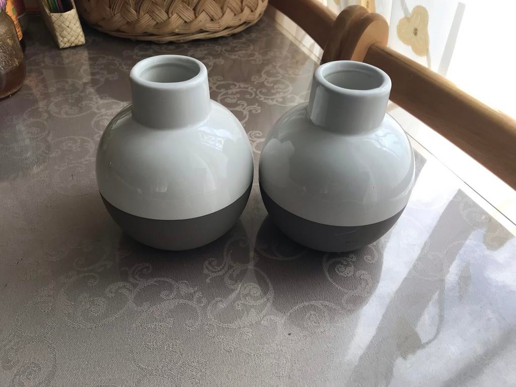 Set van 2 HEMA vazen, wit/grijs, 10cm, Wit, Aardewerk of Porselein, Ophalen of Verzenden, Zo goed als nieuw