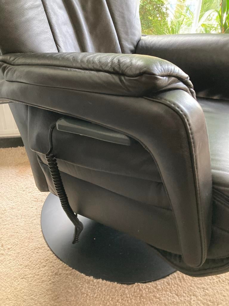 Lederen sta op Relaxfauteuil - Zwart, Draaibaar, Ophalen, Gebruikt, Leer, 75 tot 100 cm