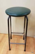Vintage kruk met groen zitvlak van skaileer, Ophalen, Gebruikt, IJzer