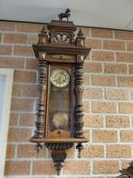 Antieke paardjesregulateur met latoenkoperen slinger., Ophalen