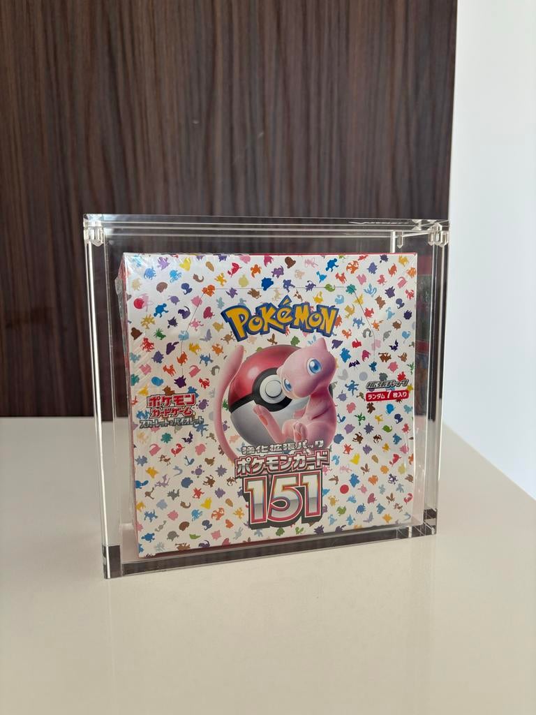 Pokémon 151 Japanse Boosterbox SV2A Sealed + Acryl Case, Ophalen of Verzenden, Nieuw, Boosterbox, Foil