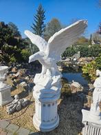 Grote arend open vleugels met zuil, Ophalen, Nieuw, Beton, Dierenbeeld