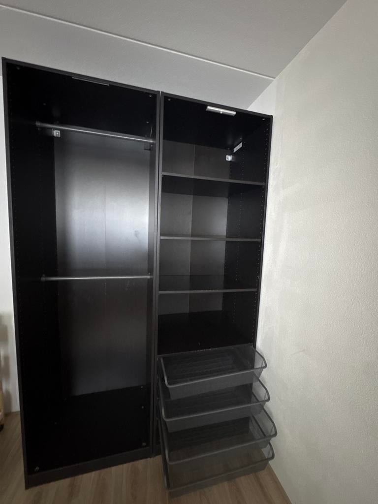 Ikea PAX kledingkast zwart met hangruimte en planken, Overige materialen, Gebruikt, 100 tot 150 cm, 200 cm of meer