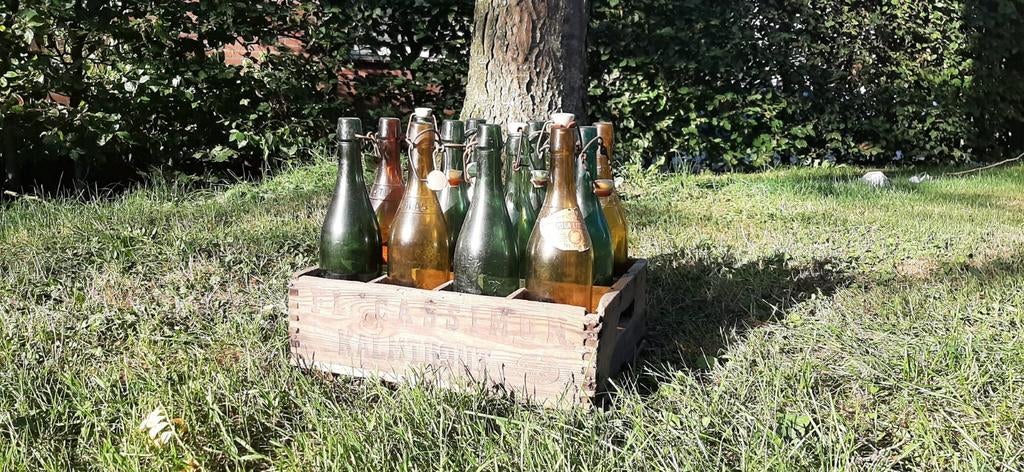 Vintage krat met flessen ., Ophalen