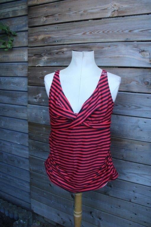 Tankinitop rood/ zwart Livera mt 46B/C Nieuw Vaste prijs, Kleding | Dames, Badmode en Zwemkleding, Overige typen, Nieuw, Ophalen of Verzenden