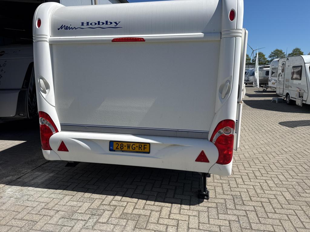 Hobby De Luxe 560 KMFE Stapelbedden, airco, Caravans en Kamperen, Caravans, Bedrijf, Treinzit, 5 tot 6 meter, 1250 - 1500 kg