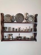 Tinnen objecten op een houten rek kastje 79 cm bij 63 cm, Ophalen of Verzenden