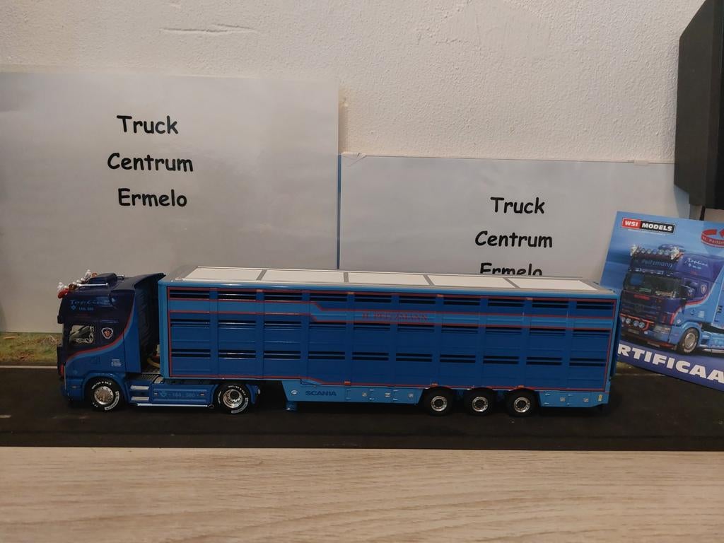H. Peitzman.
Scania R 4 Topline 4x2 met veetrailer, Hobby en Vrije tijd, Modelauto's | 1:50, Ophalen of Verzenden, Nieuw, Bus of Vrachtwagen