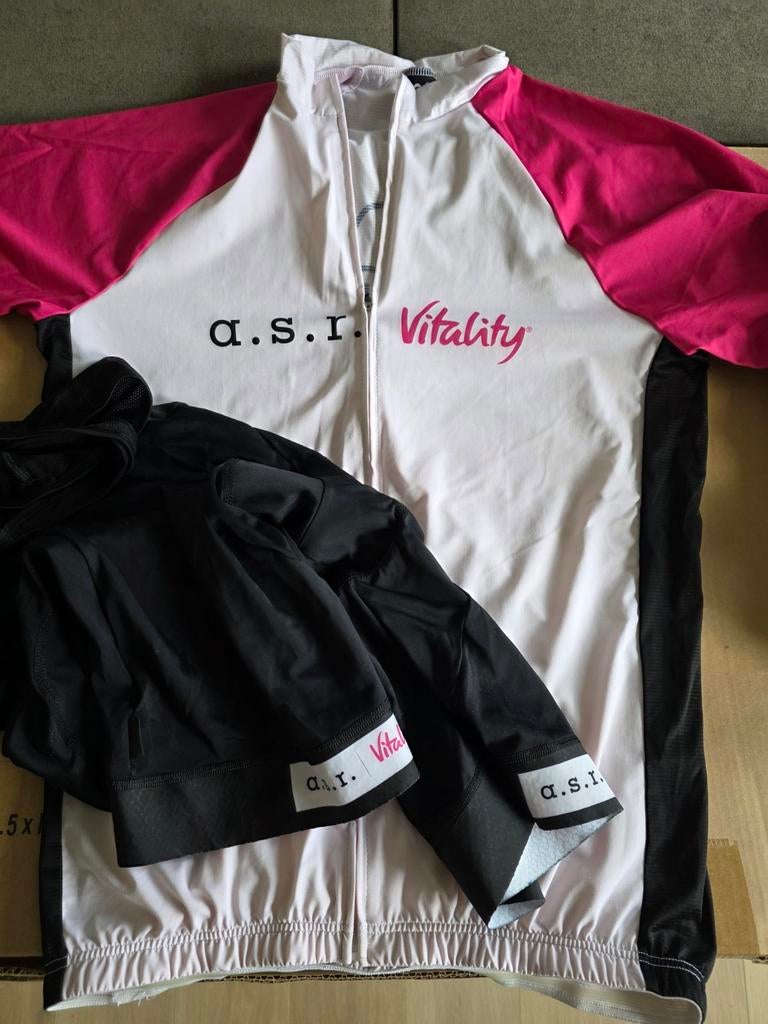 Wielrentenue en hardloopshirt a.s.r. Vitality, Kleding | Heren, Ophalen of Verzenden, Maat 56/58 (XL), Voetbal