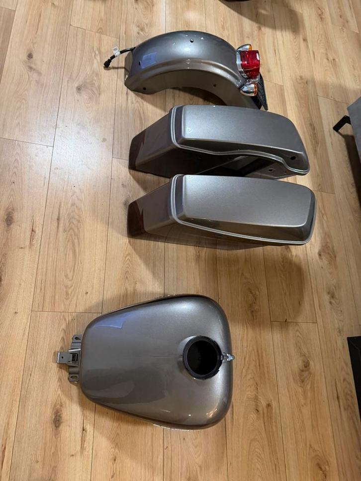 Tank koffers achter spatbord CVO Harley Davidson nieuw mooi, Motoren, Onderdelen | Harley-Davidson, Nieuw, Ophalen of Verzenden
