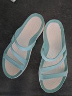 Crocs slippers lichtblauw maat 38/39 (W7) zgan, Blauw, Zo goed als nieuw, Crocs, Ophalen
