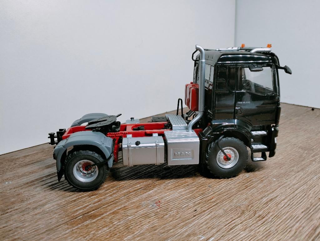 Te koop MAN TGS 18.510 truck ingeruild., Hobby en Vrije tijd, Modelauto's | 1:32, Zo goed als nieuw, Bus of Vrachtwagen, Overige merken