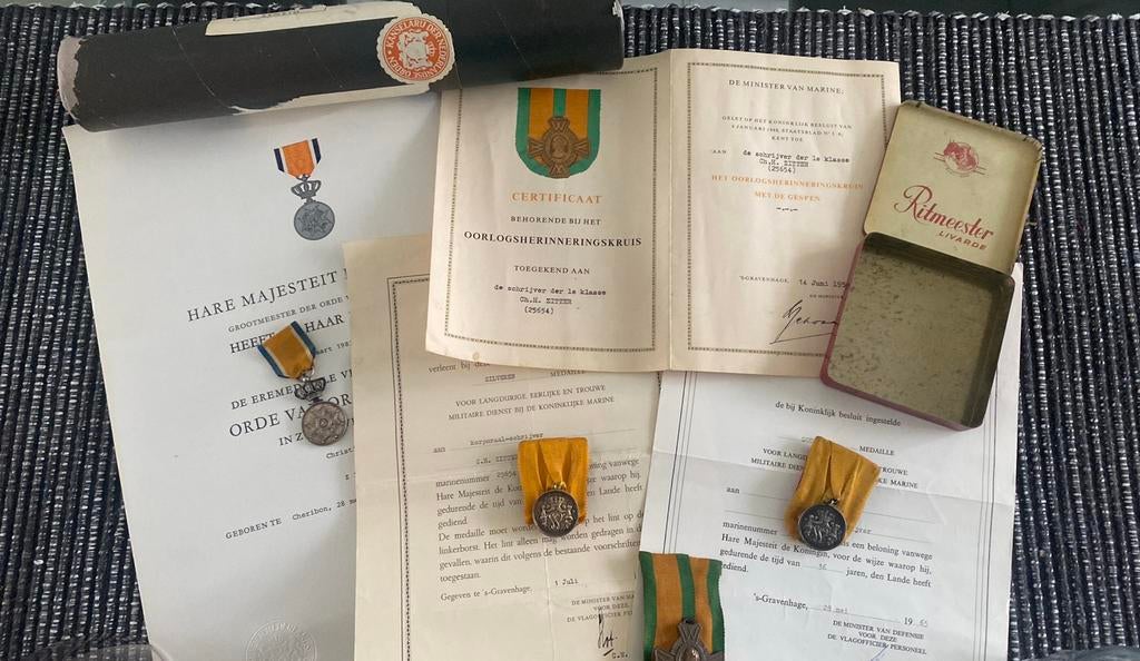 OHK , Oranje Nassau set met alle oorkondes en medailles, Verzamelen, Ophalen of Verzenden