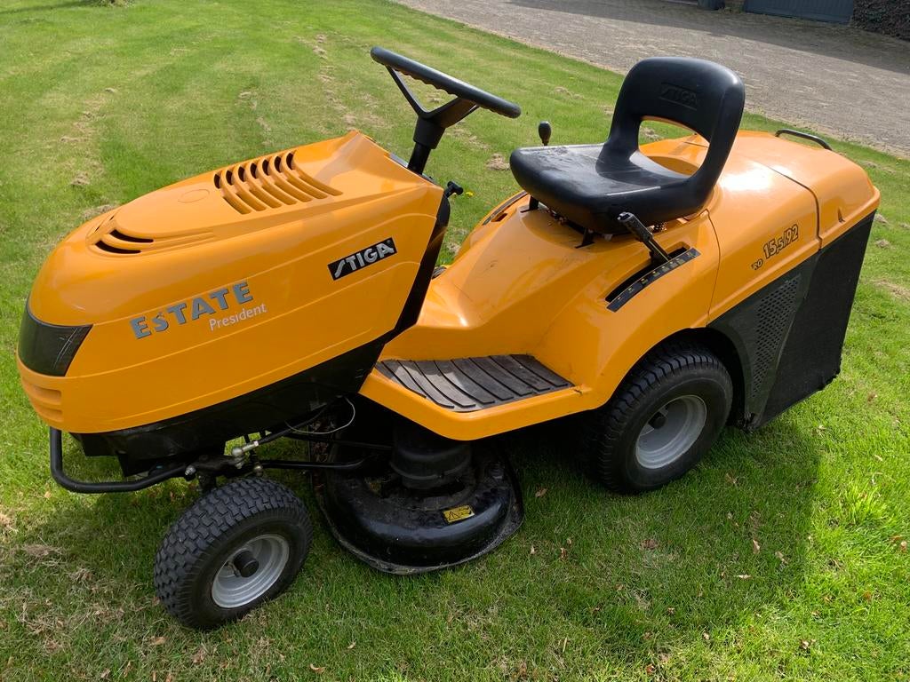 Stiga Estate met opvang en hydrostaat aandrijving, Ophalen, Zo goed als nieuw