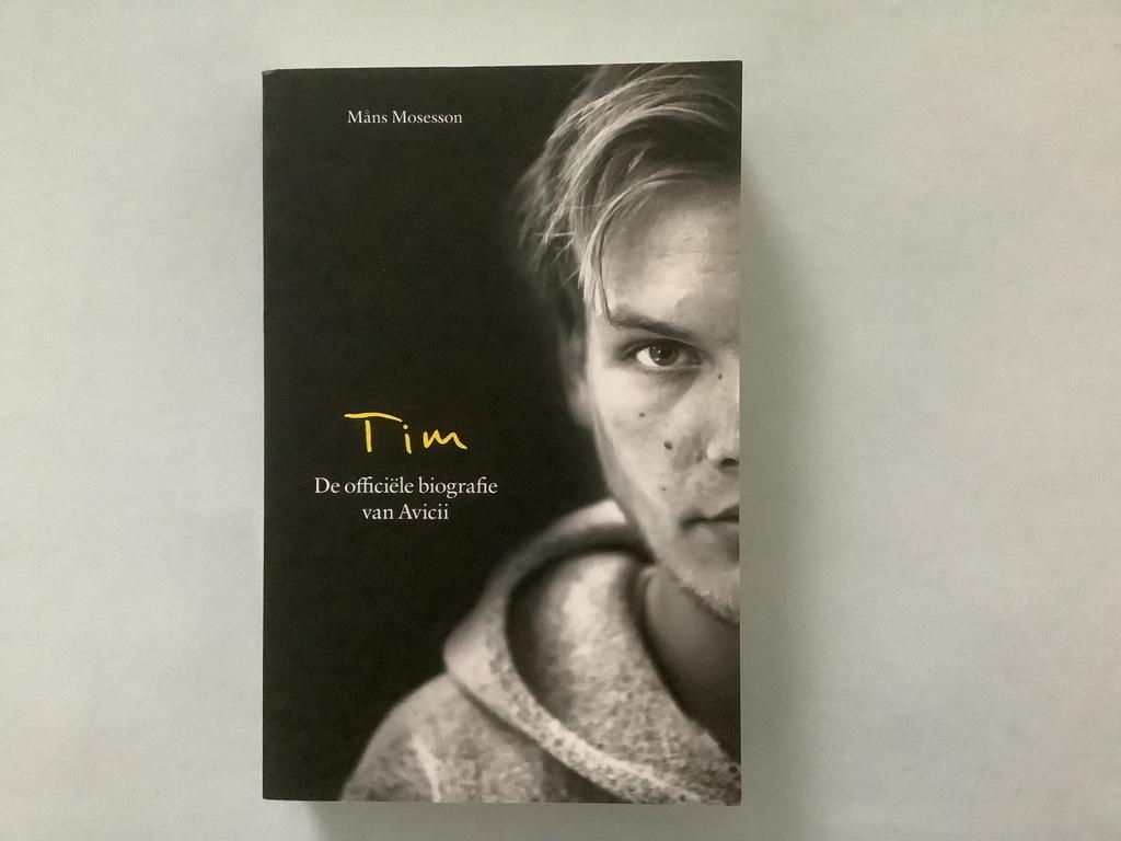 Tim: De officiële biografie van Avicii - Måns Mosesson, Ophalen of Verzenden, Zo goed als nieuw, Film, Tv en Media