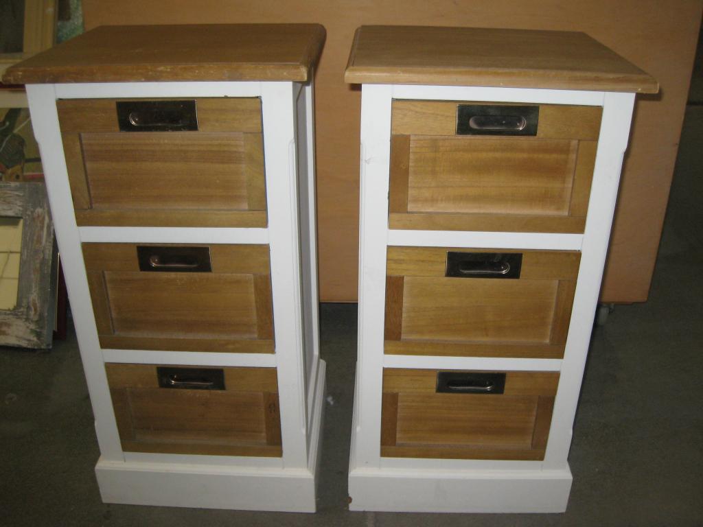 2 houten nachtkastjes, hoog 77, breed 40, diep 35, Niet ingevuld, Gebruikt, Niet ingevuld, Niet ingevuld