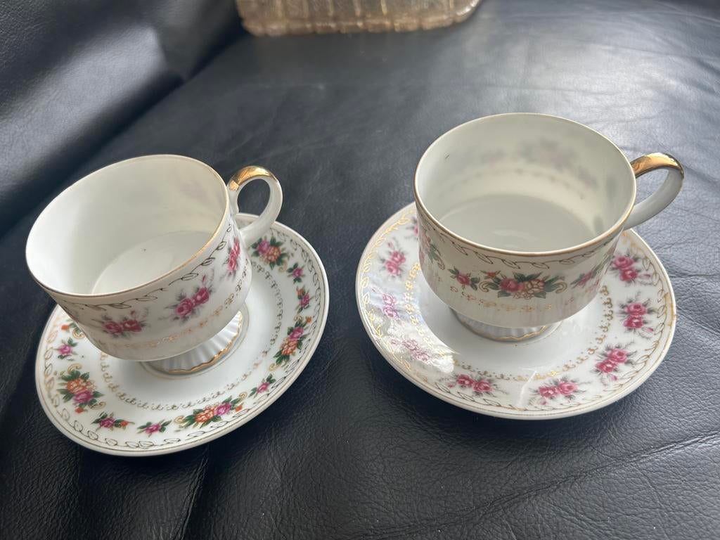 Kop en schotels vintage, Ophalen of Verzenden, Aardewerk, Overige stijlen, Kop(pen) en/of Schotel(s)