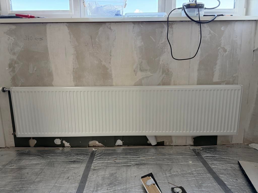 Grote radiator 220x50x6 cm in goede staat, Ophalen, 150 cm of meer, Radiator, 30 tot 80 cm