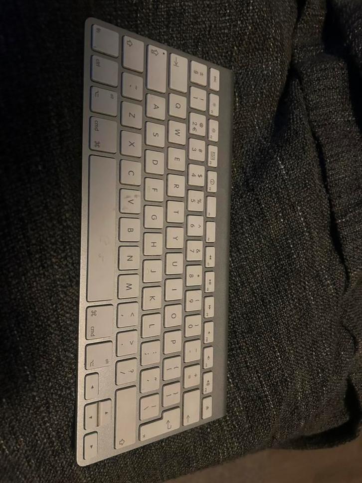Apple toetsenbord, Computers en Software, Toetsenborden, Zo goed als nieuw, Qwerty, Draadloos, Ergonomisch, Ophalen of Verzenden