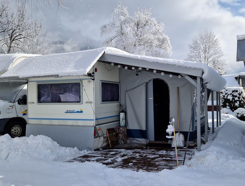 Te koop Knaus Azur caravan, met o. grote rondzit en vast bed, Ophalen of Verzenden, Gebruikt