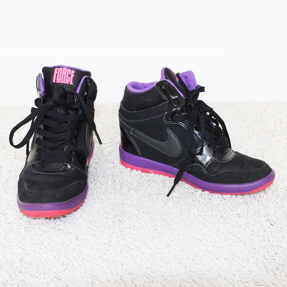 Mooie Leren Nike Sneakers s25 (Maat 38) € 65,-, Kleding | Dames, Schoenen, Zwart, Nike, Ophalen of Verzenden, Sneakers of Gympen