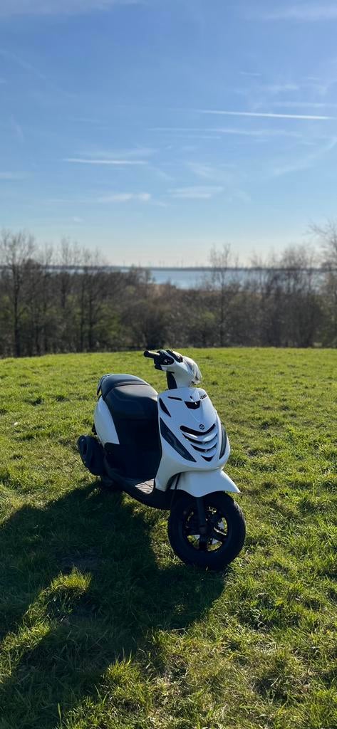 Piaggio Zip 100cc 4-takt, Fietsen en Brommers, Scooters | Piaggio, Ophalen, Zo goed als nieuw, Benzine, Zip