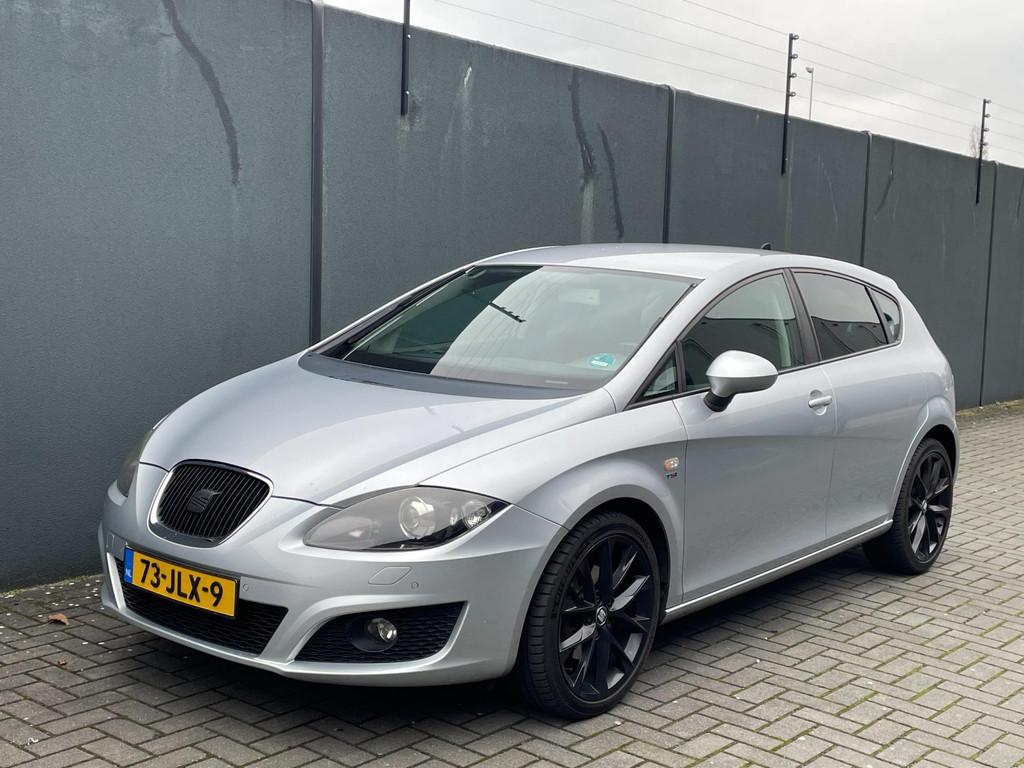 Seat Leon 1.8 TFSI RIJDT GOED/NETTE AUTO/KUIPSTOELEN/PDC V+A, Voorwielaandrijving, Euro 5, Gebruikt, Zwart