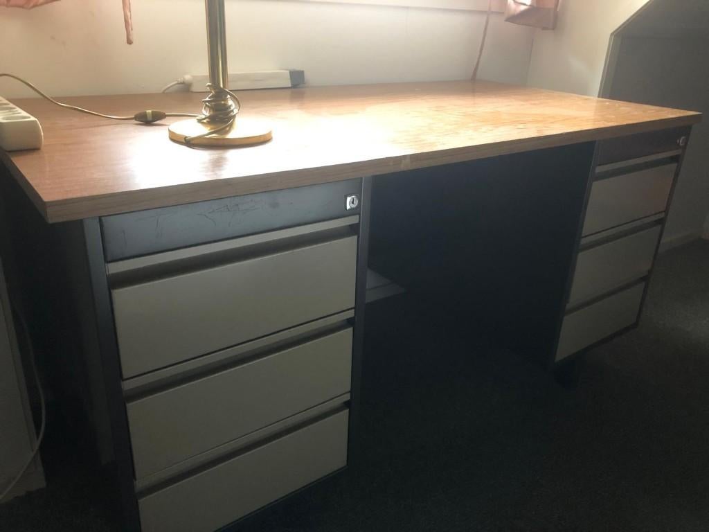 Stalen bureau, Huis en Inrichting, Bureaus, Ophalen, Gebruikt, 150 cm, Metaal