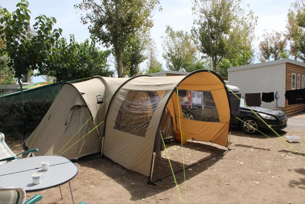 Ruime bijna nieuwe tent, met aparte voortent, Caravans en Kamperen, Tenten, Ophalen of Verzenden, Zo goed als nieuw, Tot en met 4