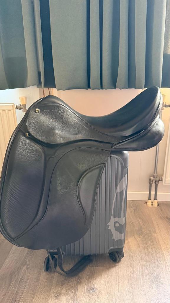 Dressuurzadel Kingsley 17,5 inch, Ophalen, Gebruikt, Dressuur
