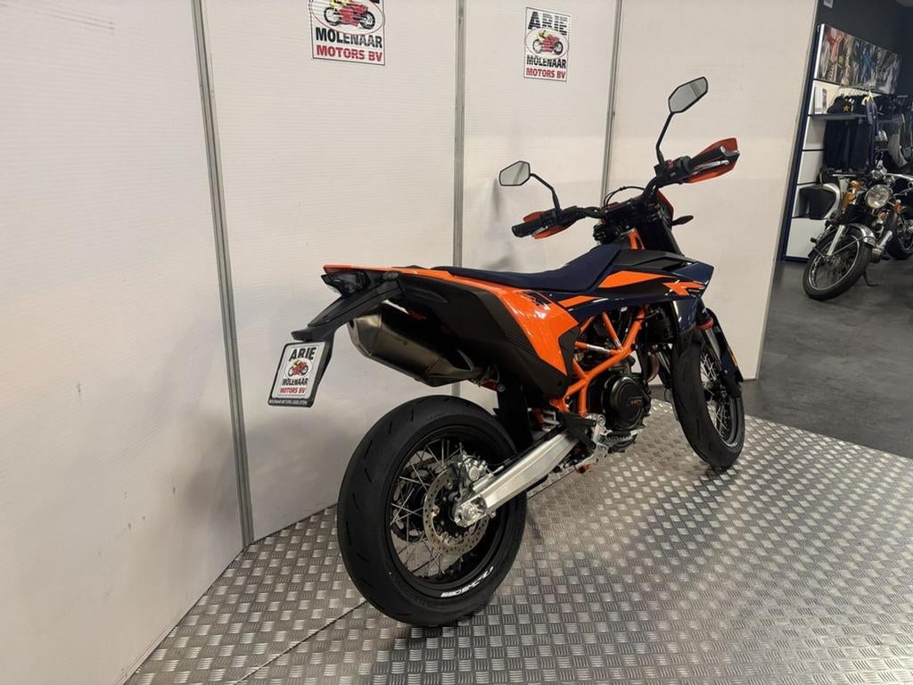 KTM 690 SMC R (bj 2026), 693 cc, KTM, Motorrijbewijs A, Bedrijf