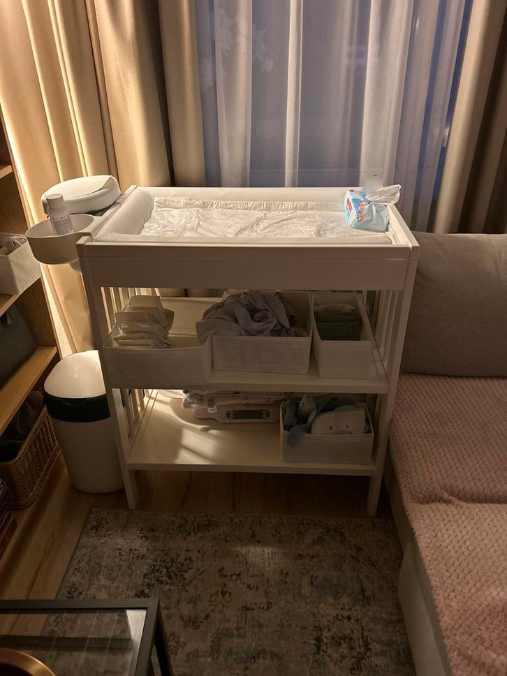 IKEA baby commode met aankleedkussen en opbergers, Kinderen en Baby's, Kinderkamer | Commodes en Kasten, Gebruikt, Commode, 90 tot 105 cm