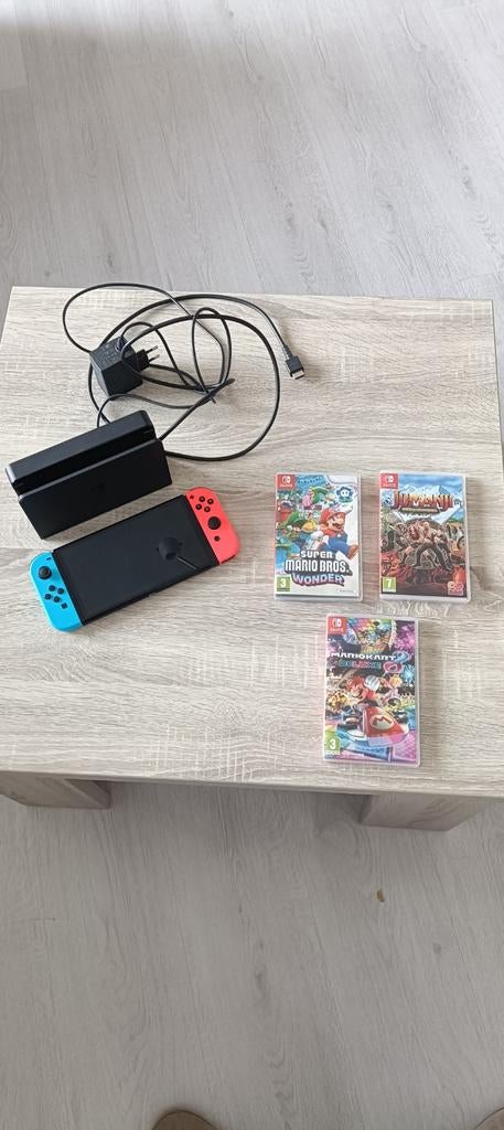 Nintendo Switch OLED met 3 spellen en hoesje, Met games, Zo goed als nieuw, Met 1 controller, Switch OLED