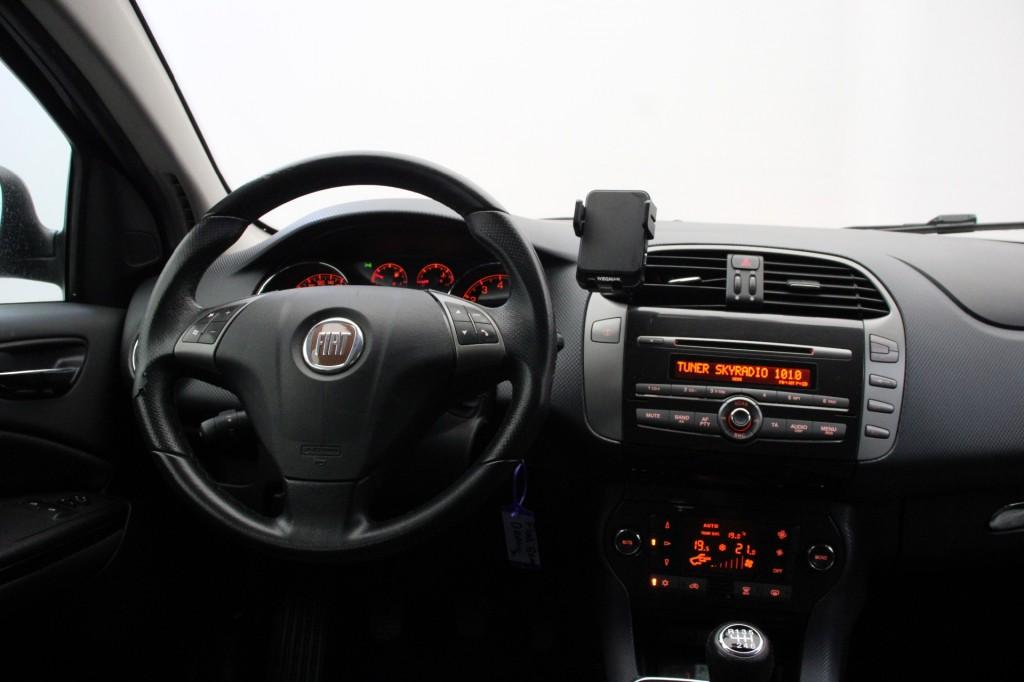 Fiat BRAVO 1.4 T-Jet Corporate - Cruise, Clima, Trekhaak, AP, 15 km/l, Gebruikt, 4 cilinders, Handgeschakeld