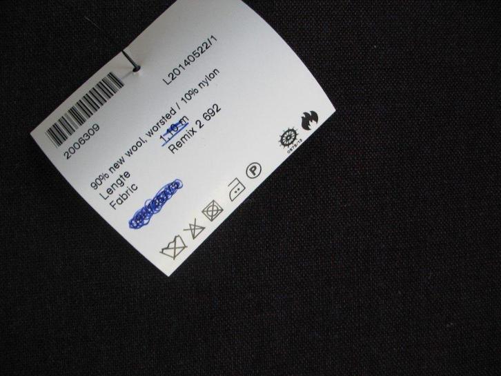 Kvadrat Remix 3 692; aubergine paars; 2x restant meubelstof, Hobby en Vrije tijd, Stoffen en Lappen, Nieuw, Wol, 120 cm of meer