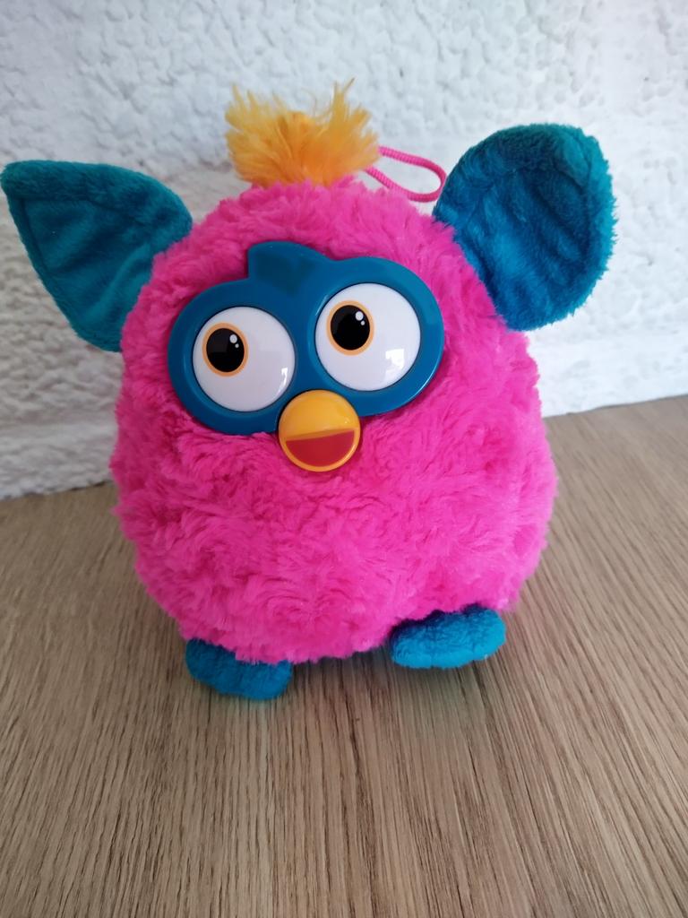 Furby KNUFFEL, 2013 van Hasbro, serie Famosa., Ophalen of Verzenden, Verpakking