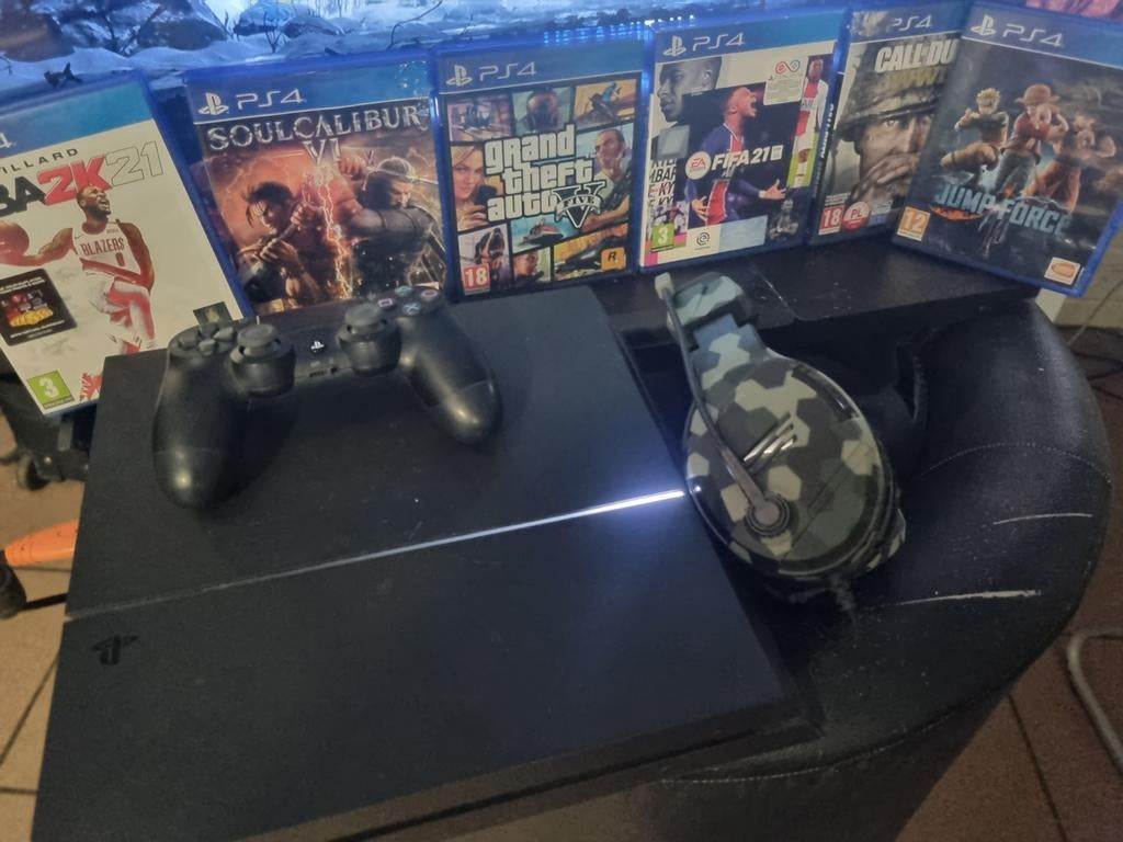 PS4 1TB met 6 spellen, headset en controller, Online, Gebruikt, Vanaf 18 jaar, 3 spelers of meer